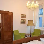 Helle Altbauwohnung
